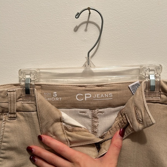 Khaki shorts - Picture 2 of 3